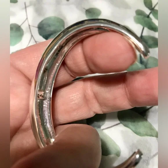 Chloe+Isabel Hammered Silver Cuff Bracelet - Picture 7 of 8